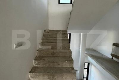 Casă cu 5 camere cu Teren 500 Mp în Central - 1
