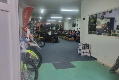 Inchiriez spatii de 180 mp,100mp - 1