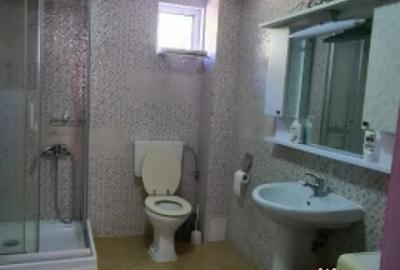 Casă cu 5 camere cu Teren 794 Mp în Livedea - 2