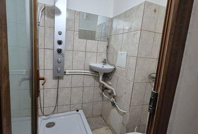 Garsonieră în Vest