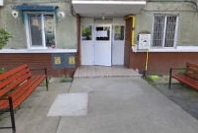 Apartament cu 3 camere semidecomandat în Central