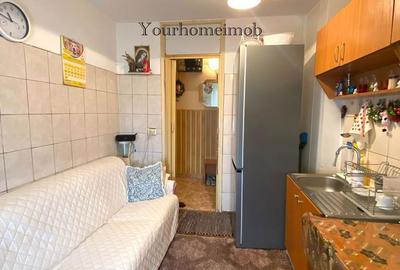 Apartament cu 2 camere semidecomandat în Craiovița Nouă