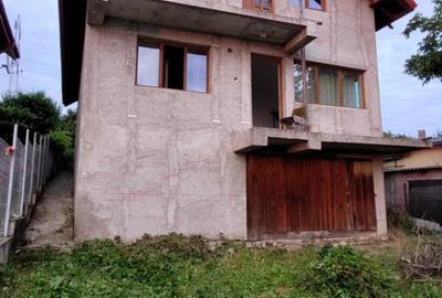 Casă cu 3 camere în Cârlig - 2