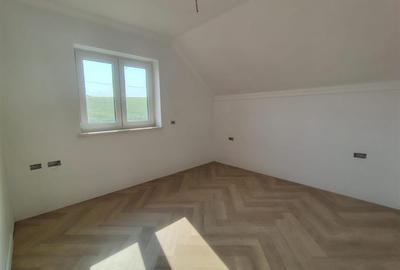 Casă individuală cu 4 camere cu Canalizare în Ipotești - 7