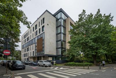 Apartament cu 4 camere decomandat în Aviatorilor