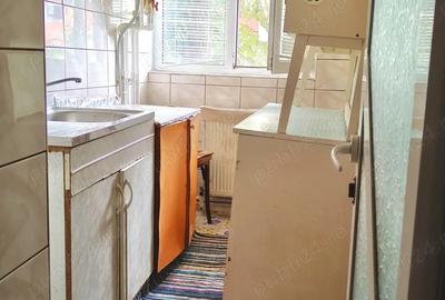 Apartament cu 3 camere semidecomandat în Central - 1