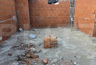 Casă cu 7 camere cu Teren 500 Mp în Sud