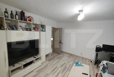 Apartament cu 3 camere decomandat în Micro 6 - 8