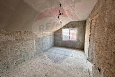 Casa  de vanzare la gri cu 4 camere,teren 552mp in Les - 13