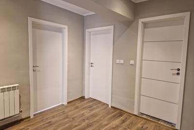 Husi-central, pret neg, apartament liber, 3 camere RENOVAT - 2