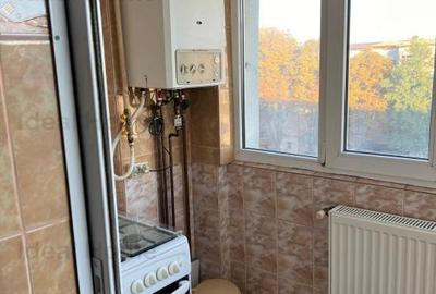 Husi. Centru. 3 camere. Etaj 3 din 4 - 9