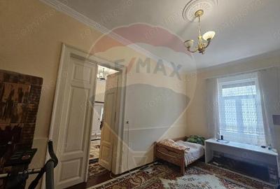 Casă cu 4 camere cu Teren 265 Mp în Central - 9