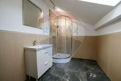 Spațiu comercial, de 2,300 mp, în Central - 4