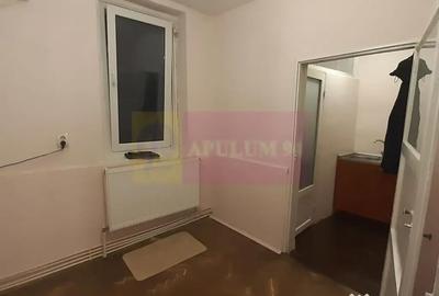Casă cu 2 camere cu Canalizare în P-ța Romană - 1