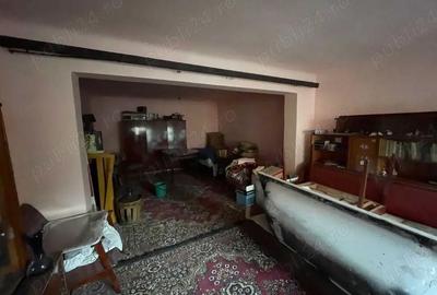 Casă cu 2 camere cu Teren 440 Mp în Central - 2