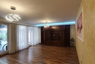 De inchiriat Vila 8 Camere, Romana sect 2 - 3