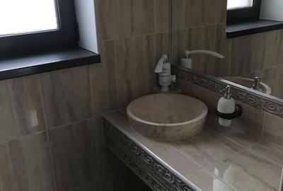 Spațiu comercial, de 210 mp, în Central - 4