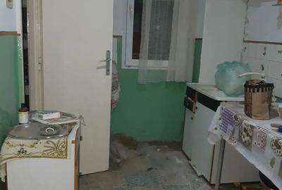 Etaj 1 proprietar .2 camere resita - 1