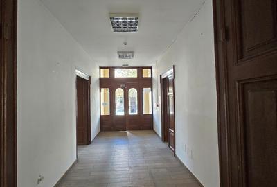 Casă cu 11 camere cu Canalizare în Ultracentral - 33