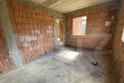 Casă cu 3 camere cu Teren 500 Mp în Central - 4