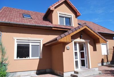 Casă cu 4 camere cu Teren 540 Mp în Central - 2