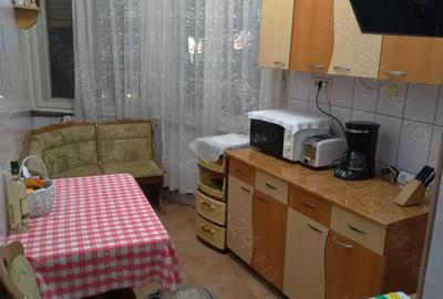 Inchiriez apartament 2 camere Constanta, ultracentral, bdul Ferdinand, etaj 1 din 2. - 1