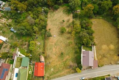 Teren de 3290 mp, în Central