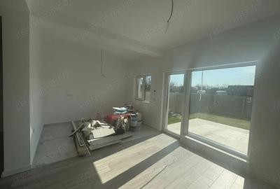 Casă cu 4 camere cu Canalizare în Moșnița Nouă