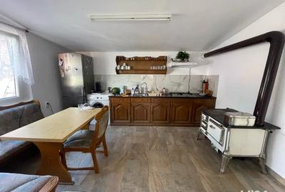 Casa de Vinzare la Sat - 2