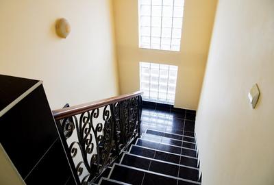 Casă individuală cu 6 camere cu Canalizare în Tătărași - 9