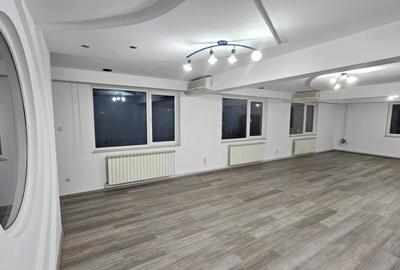 Spațiu comercial, de 82 mp, în Central - 3