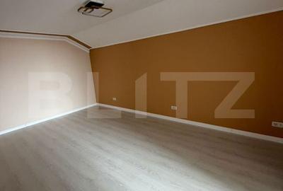 Casă cu 4 camere cu Teren 400 Mp în Central - 2