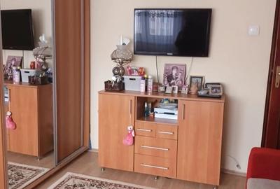 Vand apartament 3 camere +garaj - 1