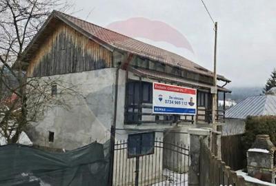 Casă cu 5 camere cu Teren 200 Mp în Poiana - 1