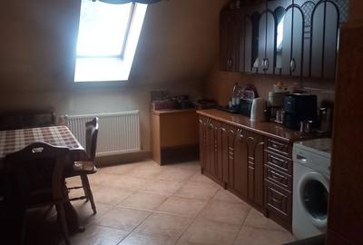 Casă cu 9 camere cu Teren 120 Mp în Central - 9