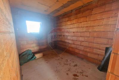 Casa si 74000 metri patrati teren - 2