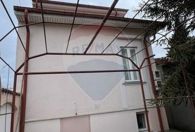 Casă cu 6 camere cu Teren 294 Mp în Gării - 4