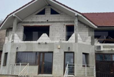 Casă cu 4 camere cu Teren 700 Mp în Someșeni