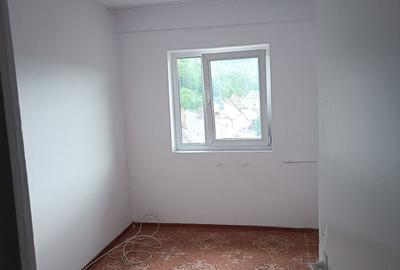 Apartament cu 3 camere decomandat în Criș - 3