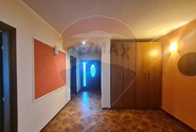 Casa / Vila cu 6 camere in Jorasti - 5