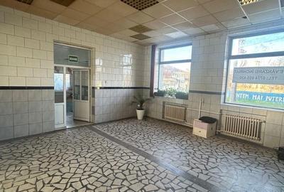 Spațiu comercial, de 300 mp, în Central - 3