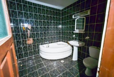 Casă individuală cu 12 camere cu Teren 265 Mp în Nord - 23