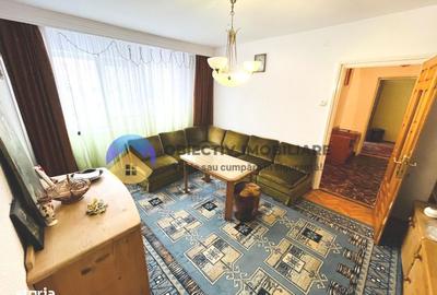 Apartament cu 3 camere semidecomandat în Sud