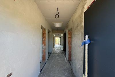 Casă cu 4 camere în Crevedia