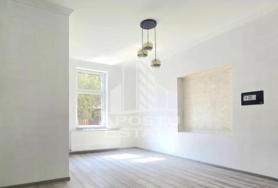Spațiu comercial, de 130 mp, în Central - 8