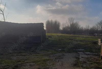 Casă cu 2 camere cu Teren 3680 Mp în Central - 2