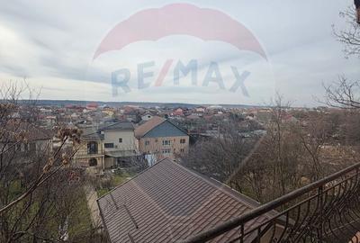 Casă cu 5 camere cu Teren 450 Mp în Central - 9