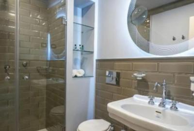 Casă cu 6 camere cu Canalizare în Central - 5