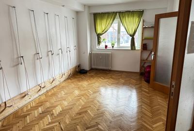 Apartament cu 4 camere decomandat în Decebal