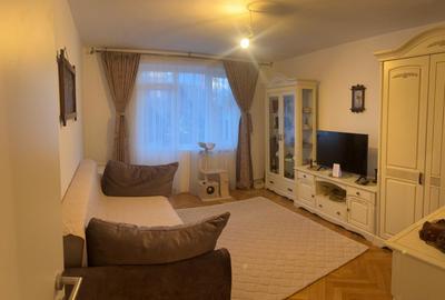 Apartament cu 2 camere decomandat, mobilat în 15 Noiembrie